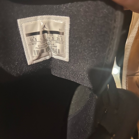 Black and yellow suede Air Jordan 1 Retro - Picture 6 of 6